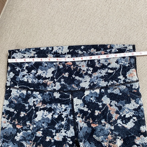 Wunder Under Hi-Rise Tight 28" - Picture 13 of 16